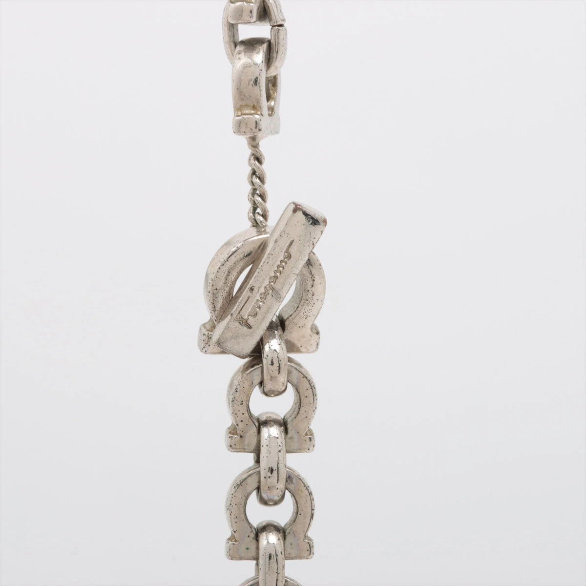 フェラガモ ラタン ガンチーニ メタリックシルバー Salvatore Ferragamo/サルヴァトーレフェラガモ】 ガンチーニ