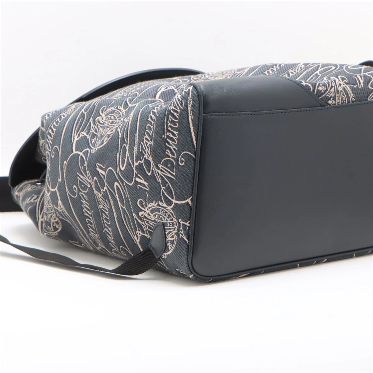 ベルルッティ スクリットアラベスク ノマド キャンバス×レザー バック