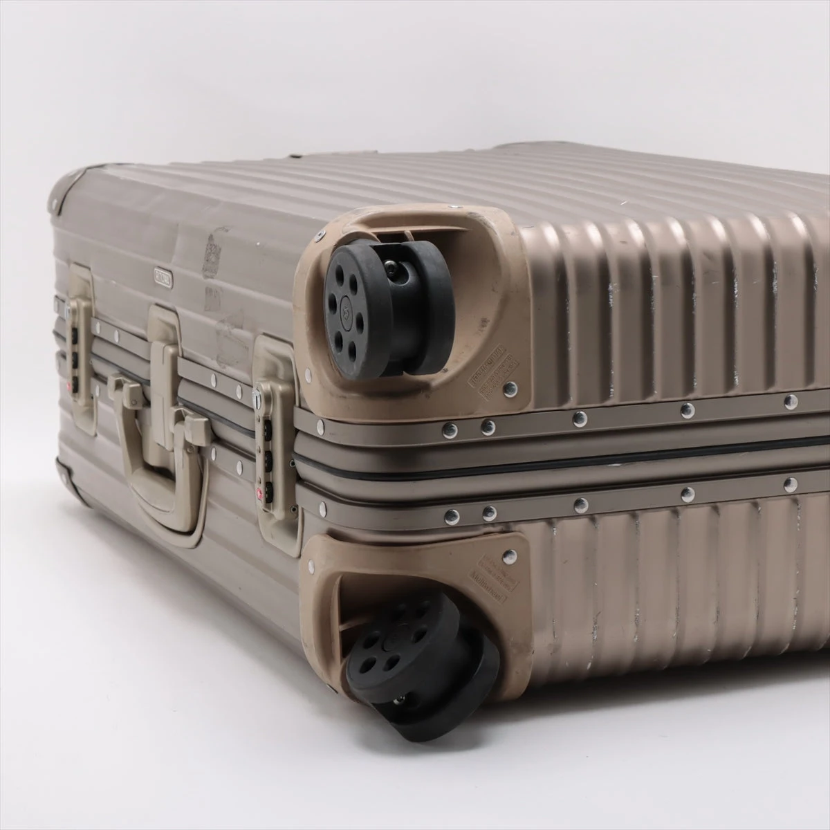 リモア　ゴールドアルミニウム製 キャリーケース アルミニウム製 スーツケース、バッグ、アクセサリー | RIMOWA
