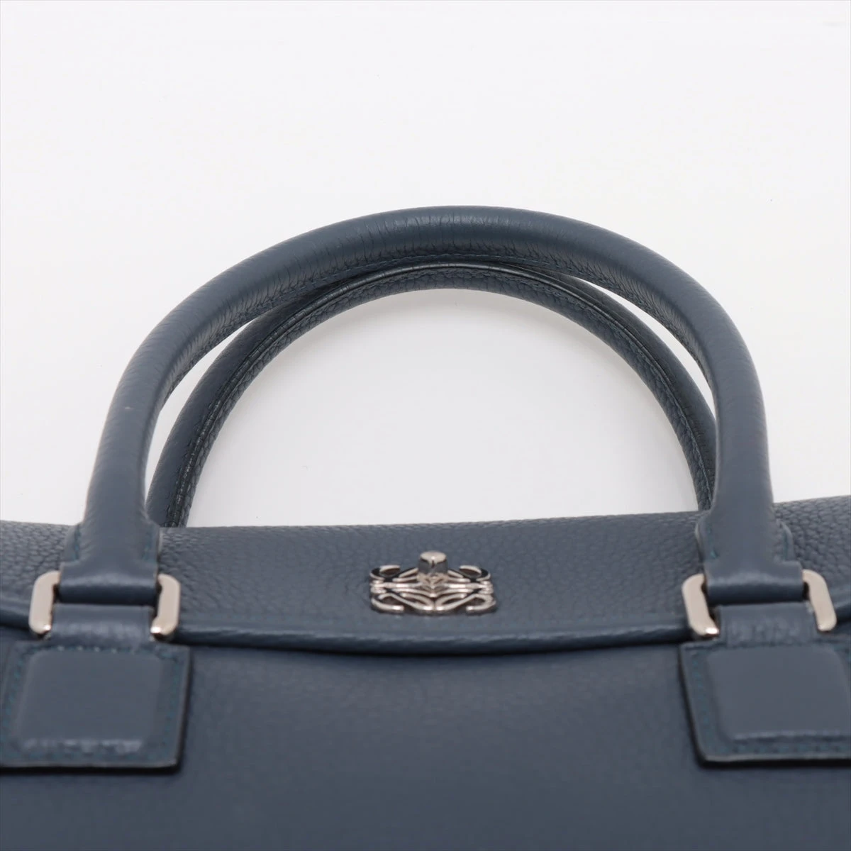 ロエベ アラモ28 美品ロエベ アラモ28 2WAY ハンドバッグ レザー 黒