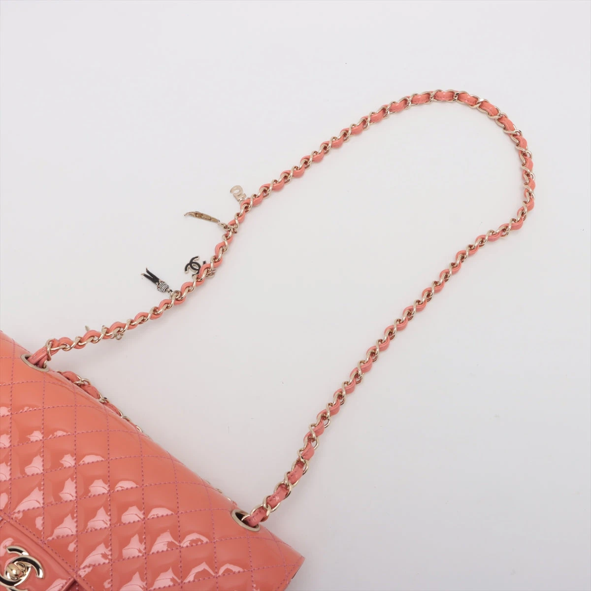 シャネル カメリア型押し　オレンジパテント　マトラッセショルダーバッグ 中古・古着通販】CHANEL (シャネル) Wフラップチェーンショルダー