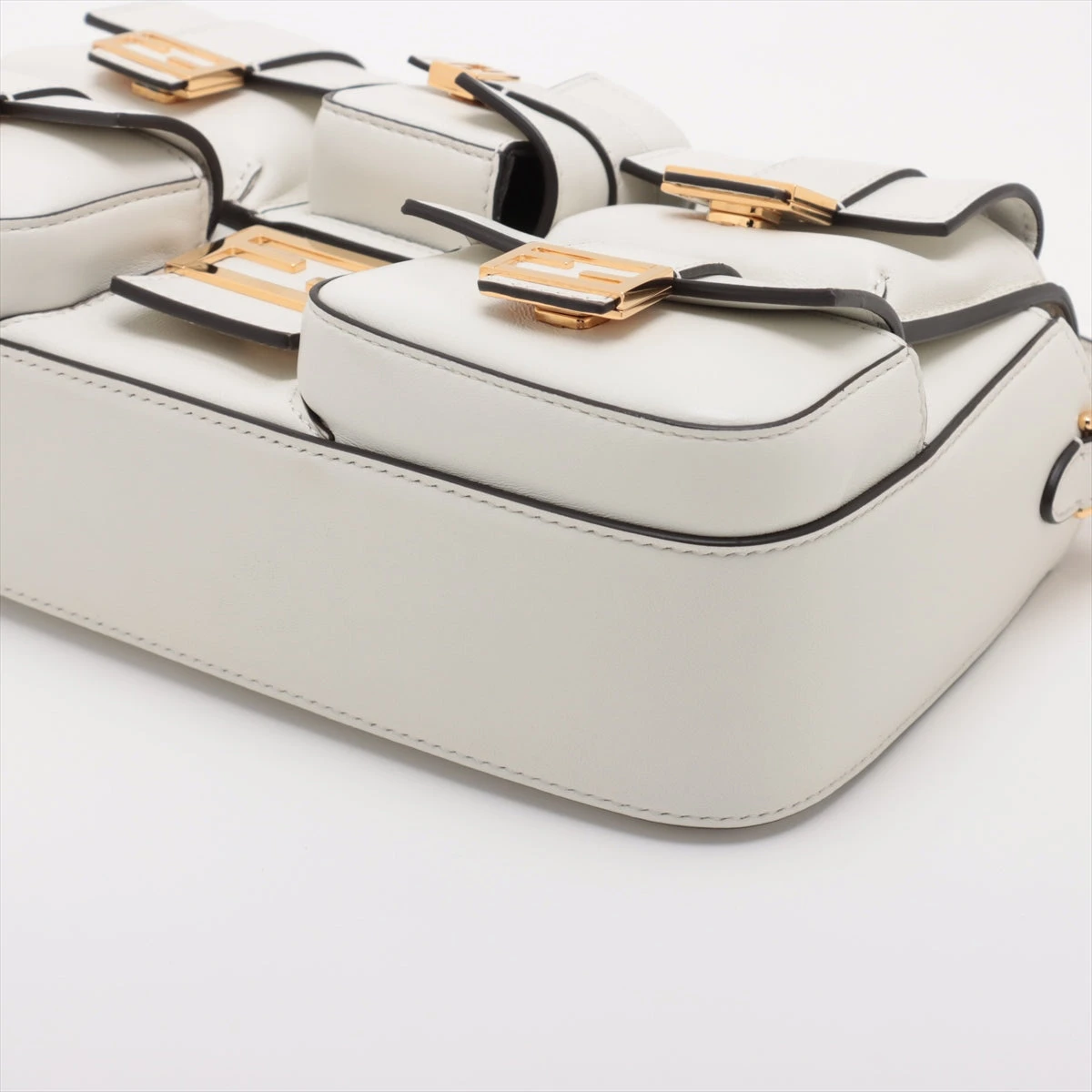 フェンディ マルチポケット バゲット レザー ショルダーバッグ