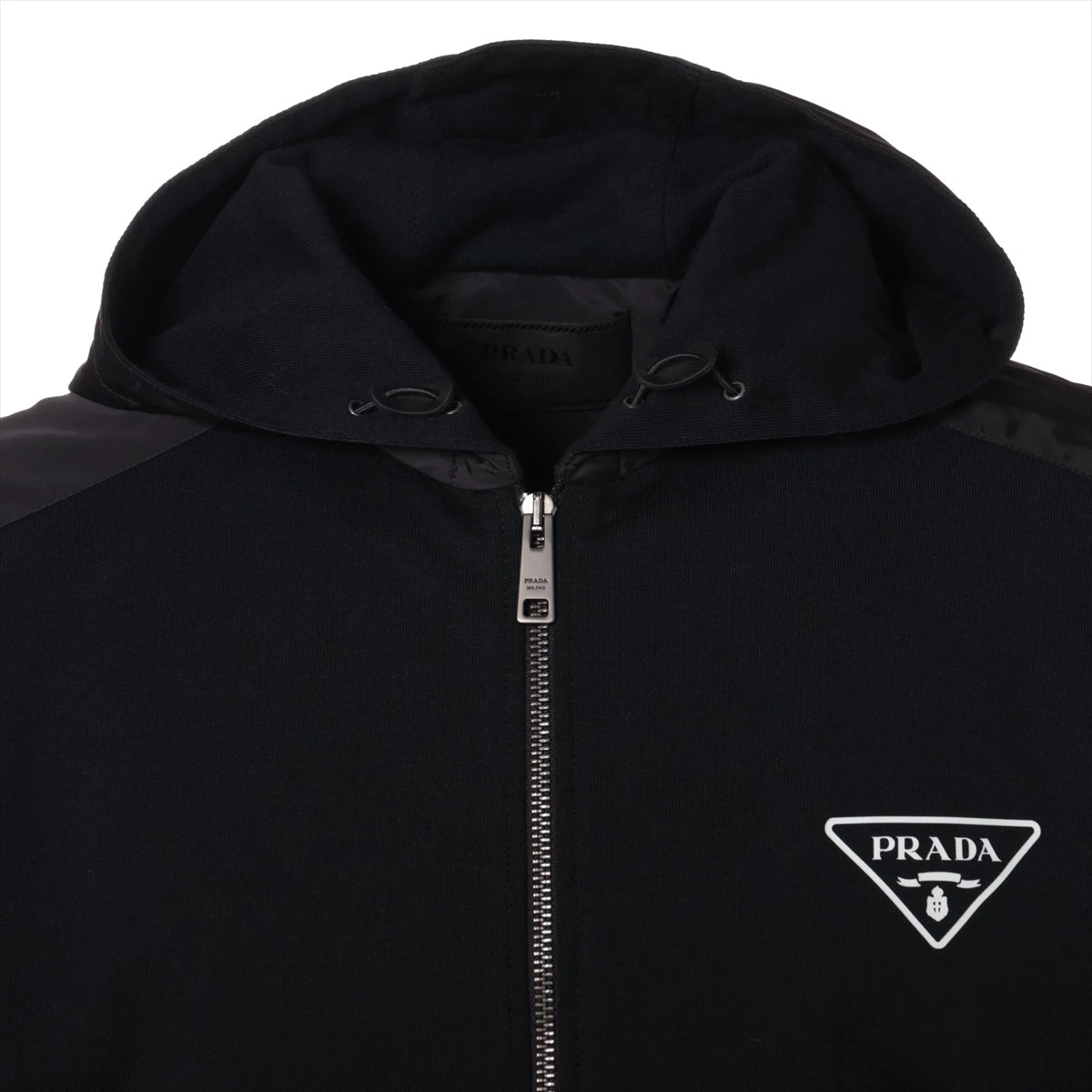 【美品/XL】PRADA パーカー　ナイロン切り替え　ラバーロゴ　黒　国内正規品 PRADA - 美品 プラダ PRADA パーカー クロップド 2021年 RE
