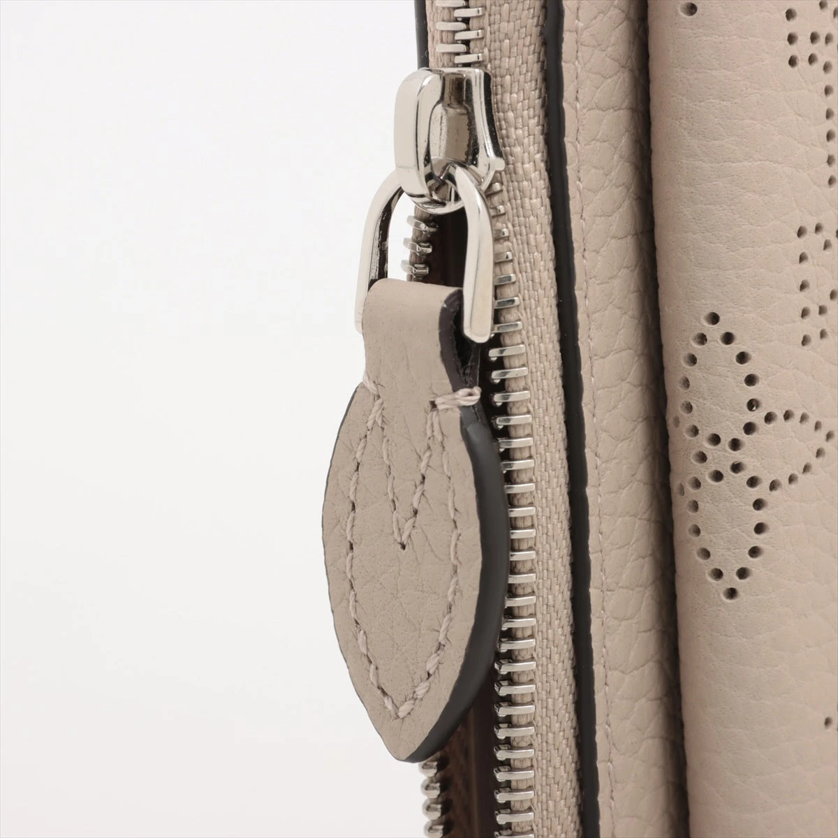 ヴィトン マヒナ ポルトカルトレクトヴェルソ M81287 ベージュ