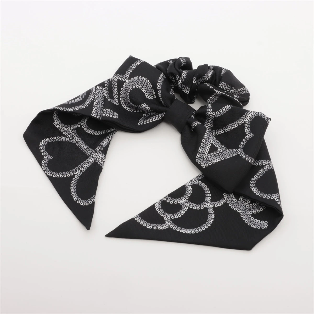 CHANEL　シュシュ　シルク リボン ブラック　ヘアゴム　黒 CHANELシュシュシルク リボン ブラックヘアゴム黒