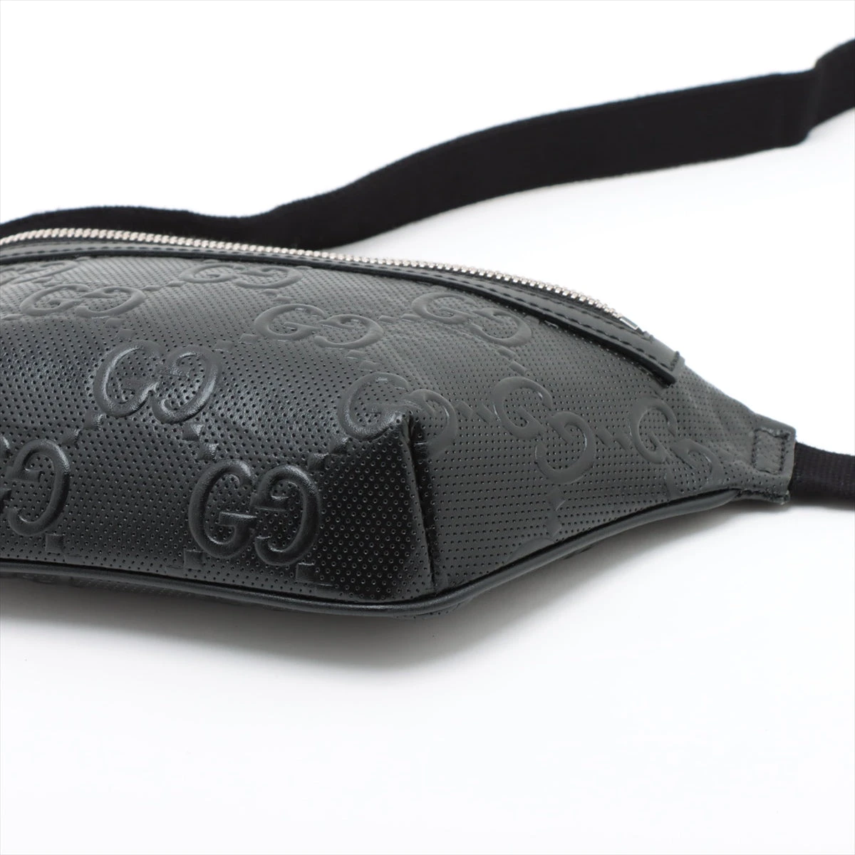 値下げ グッチ ボディバッグ GG シマレザー 斜め掛け ロゴプレート ブラック 値下げ グッチ ボディバッグ GG シマレザー 斜め掛け ロゴ