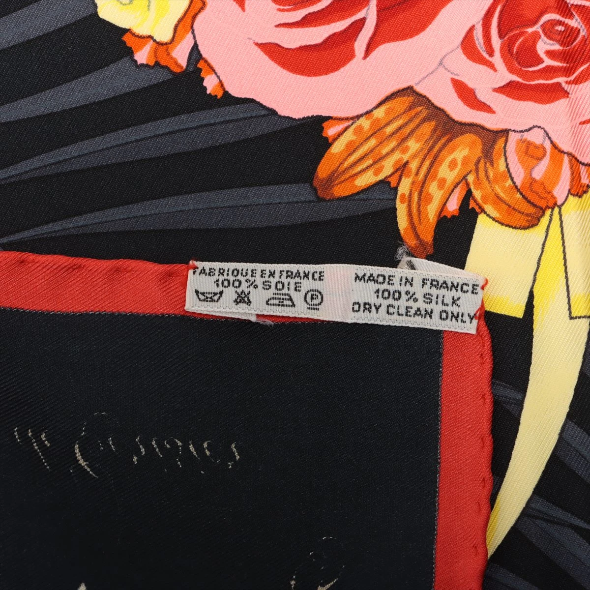 HERMES　エルメス 　シルクスカーフ 花柄　オフホワイト 　オペラの花 HERMES エルメス シルクスカーフ 花柄 オフホワイト オペラの花