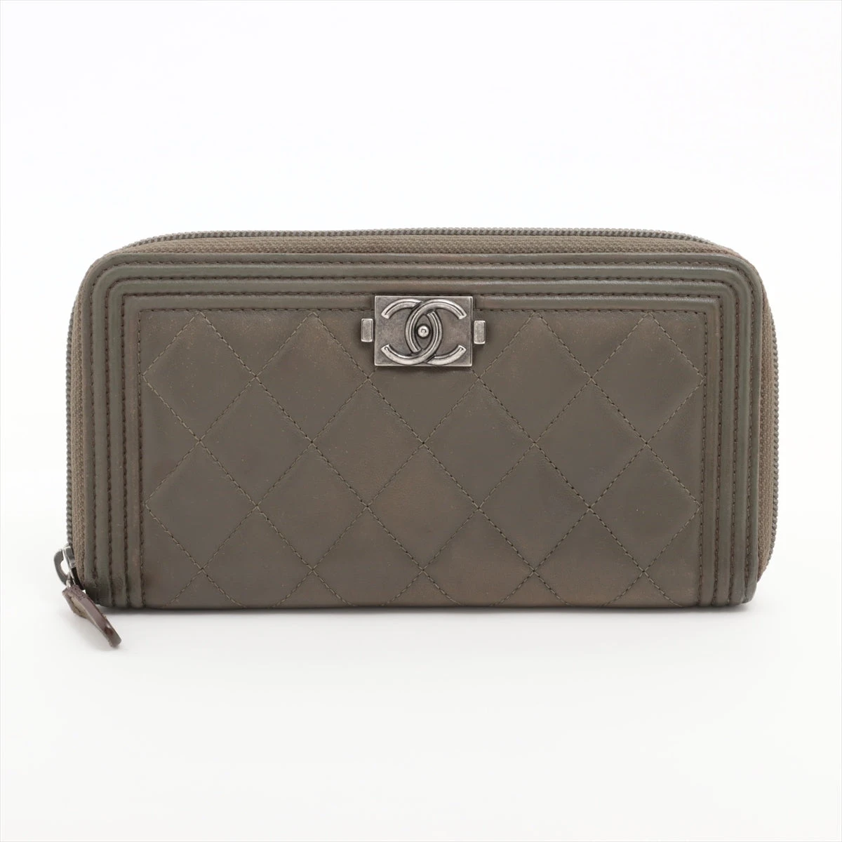 シャネル ボーイシャネル ラムスキン ラウンドジップウォレット シルバー金具 シャネル ボーイシャネル ラムスキン ラウンドジップウォレット