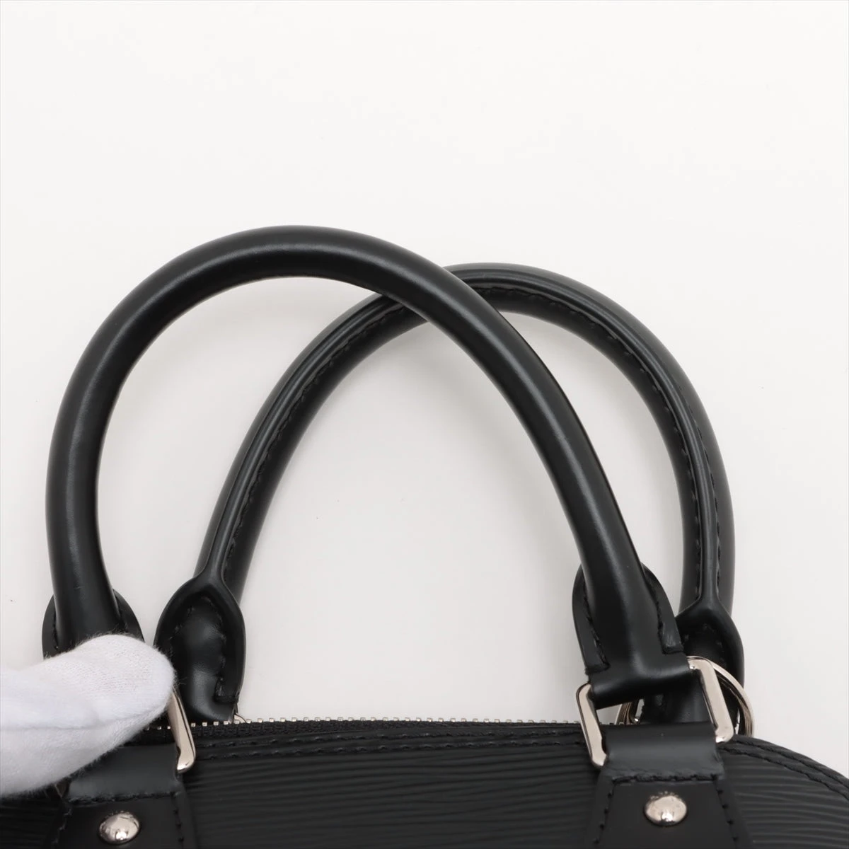 ヴィトン エピ アルマBB M59217 A3114055｜中古ブランド品・ブランド