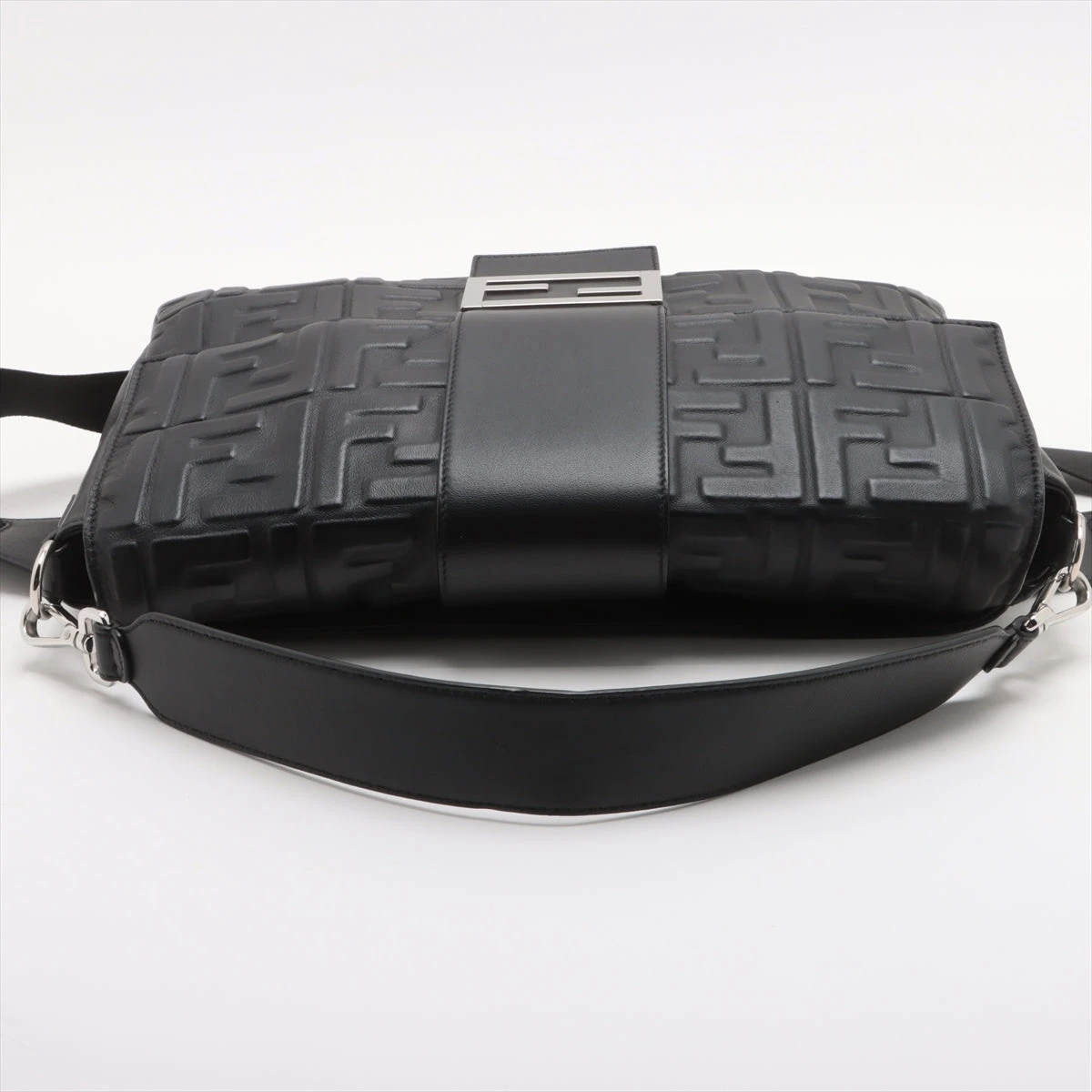 希少品 フェンディ ショルダー メッセンジャーバッグ ズッカ 斜め掛け フェンディ ズッカ レザー 2WAYショルダーバッグ ブラック