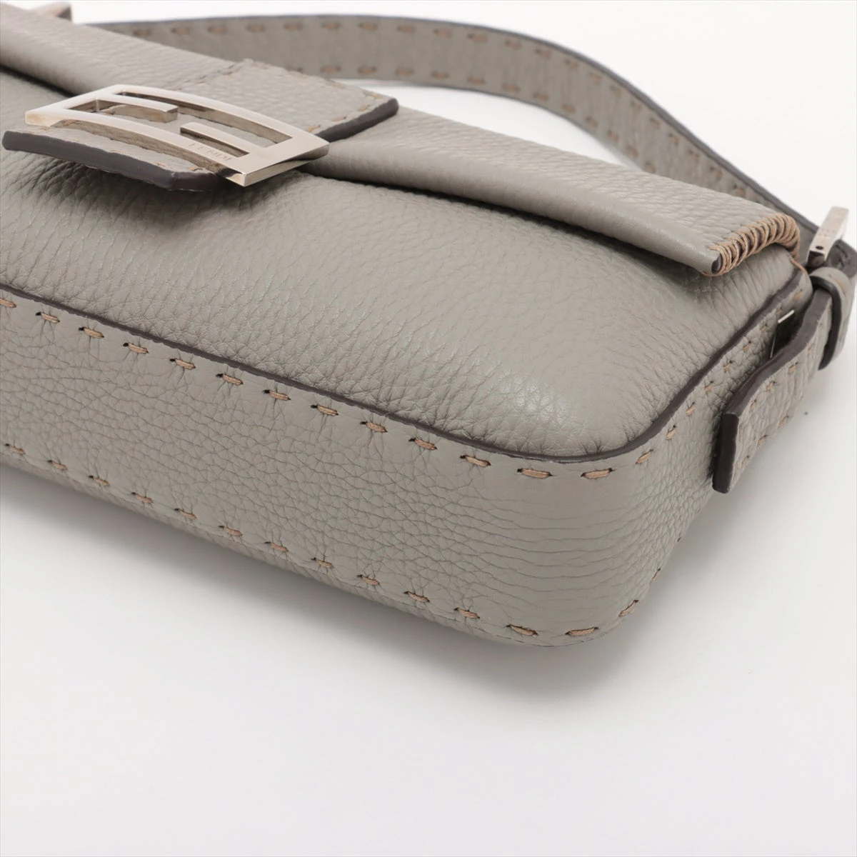 フェンディ マンマバケット セレリア レザー ワンショルダーバッグ