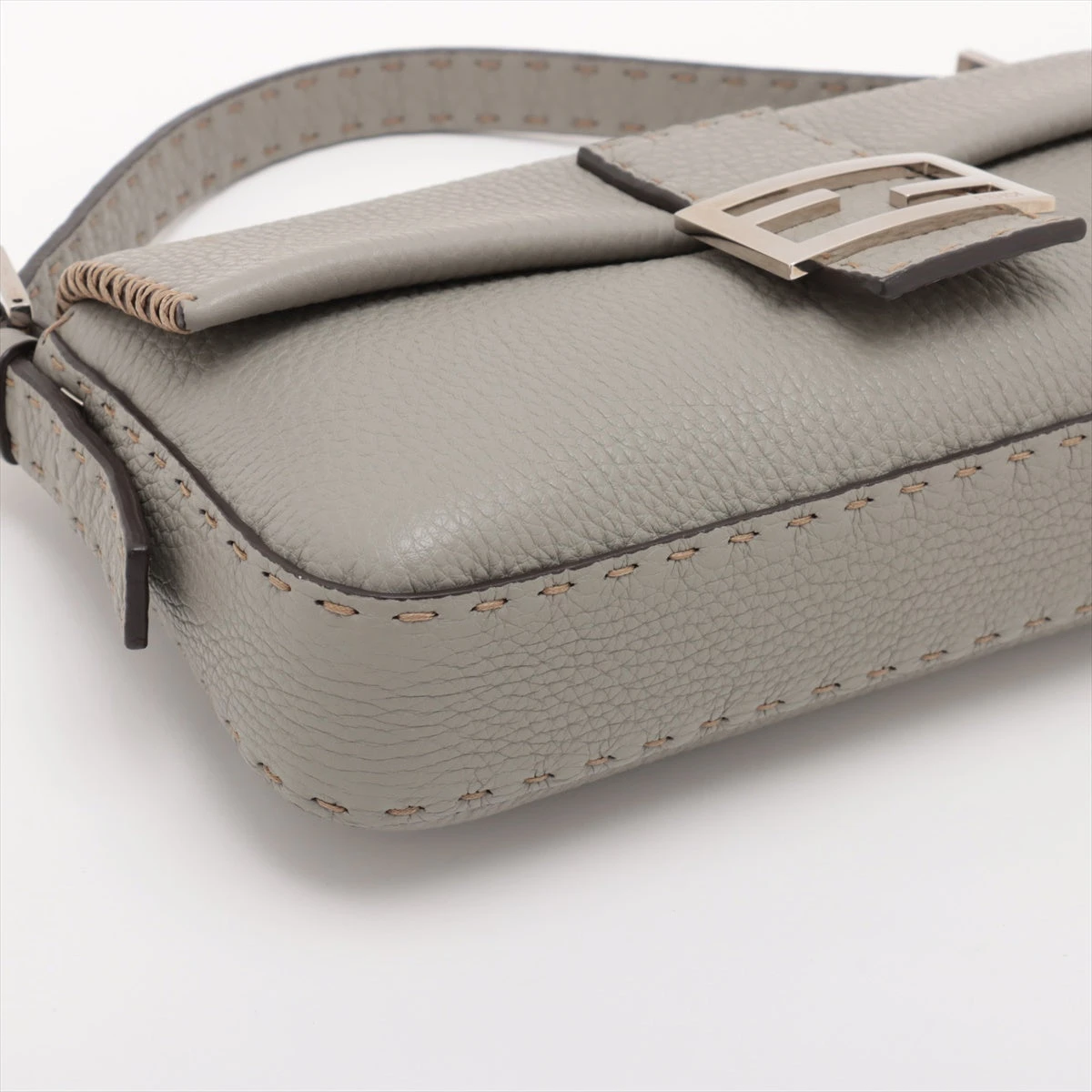 フェンディ マンマバケット セレリア レザー ワンショルダーバッグ