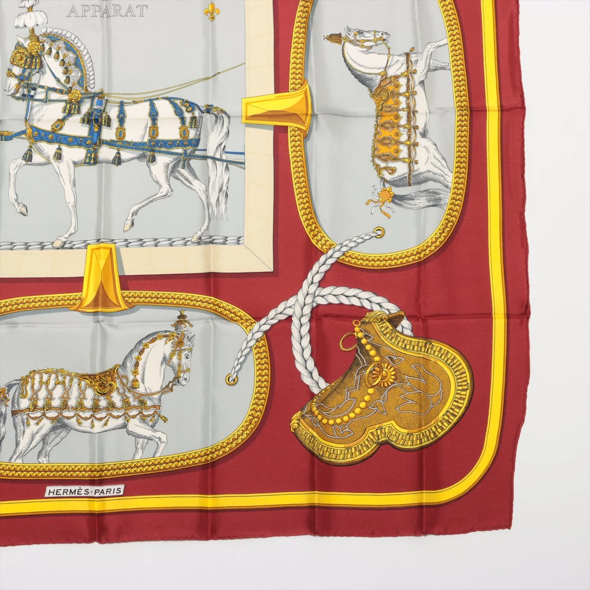 エルメス スカーフ カレ90 グラン アパラ 盛装の馬 レッド系 エルメス カレ90 GRAND APPARAT 盛装の馬 スカーフ シルク