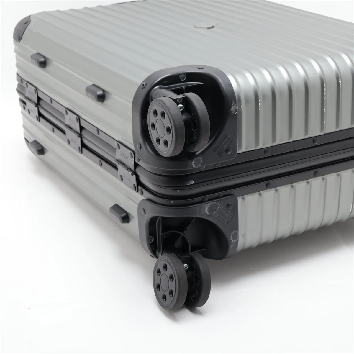 リモワ×モンクレール トパーズ アルミニウム キャリーケース シルバー