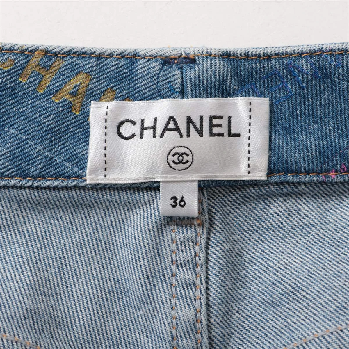 プレミアChanel ロゴプリント デニムパンツ　36 プレミアChanel ロゴプリント デニムパンツ 36 パンツ
