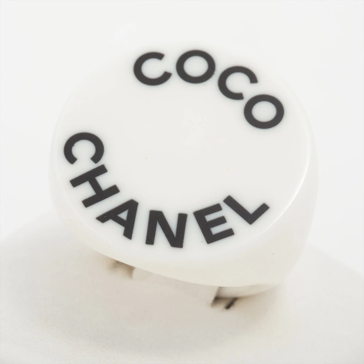 シャネル ロゴ 07P リング プラスチック ホワイト×ブラック COCO
