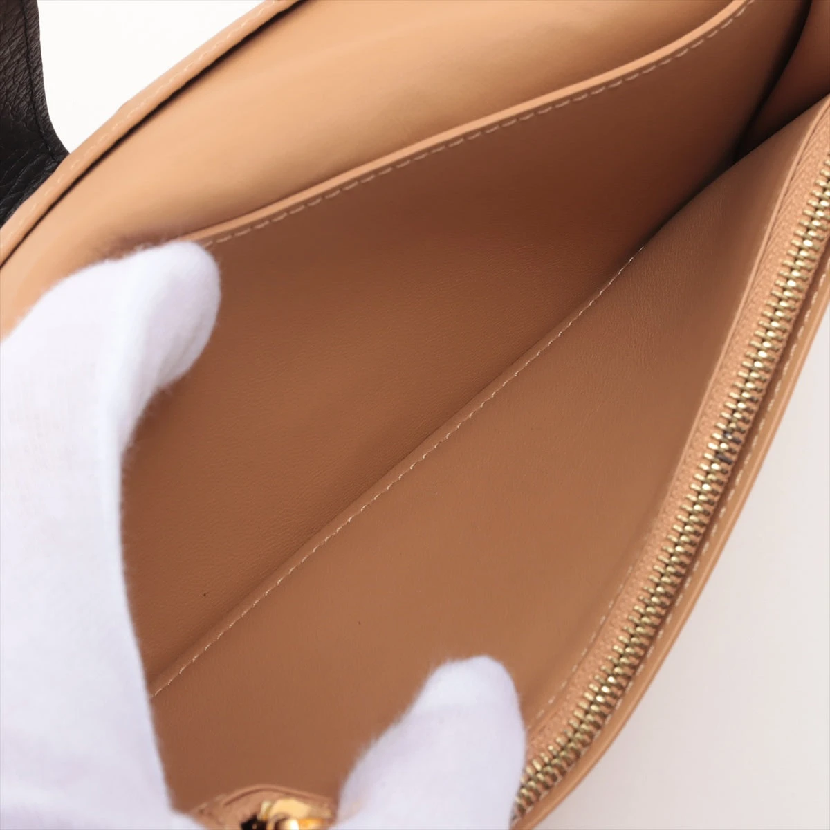 ヴィトン トリヨン LV ヴェルティカル ウォレット カプシーヌ M81330 