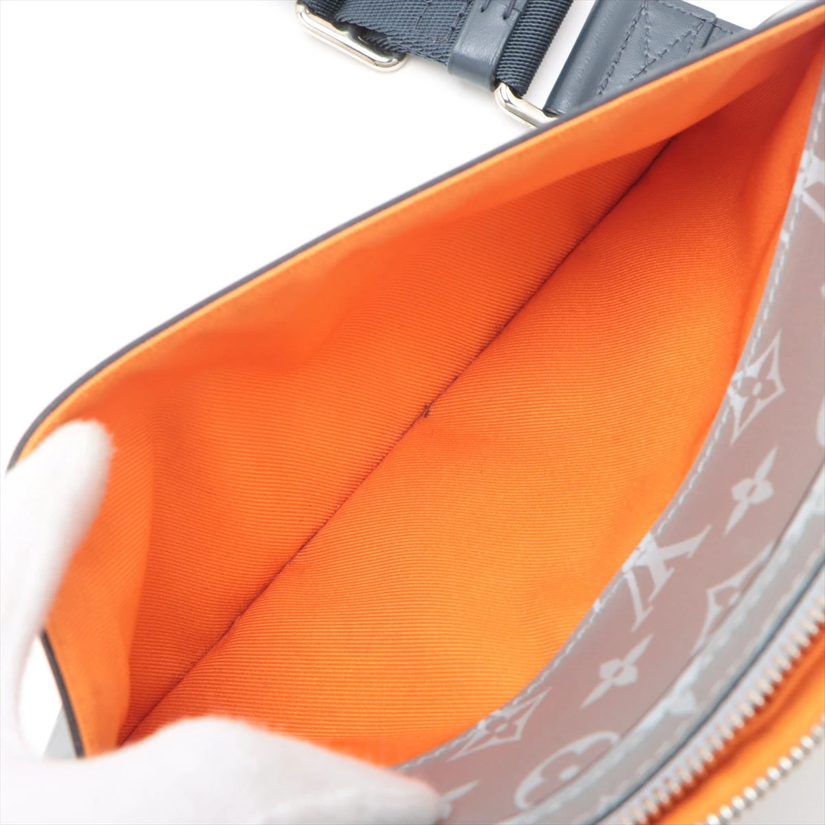 ヴィトン モノグラムサテライト アルファメッセンジャー M44169