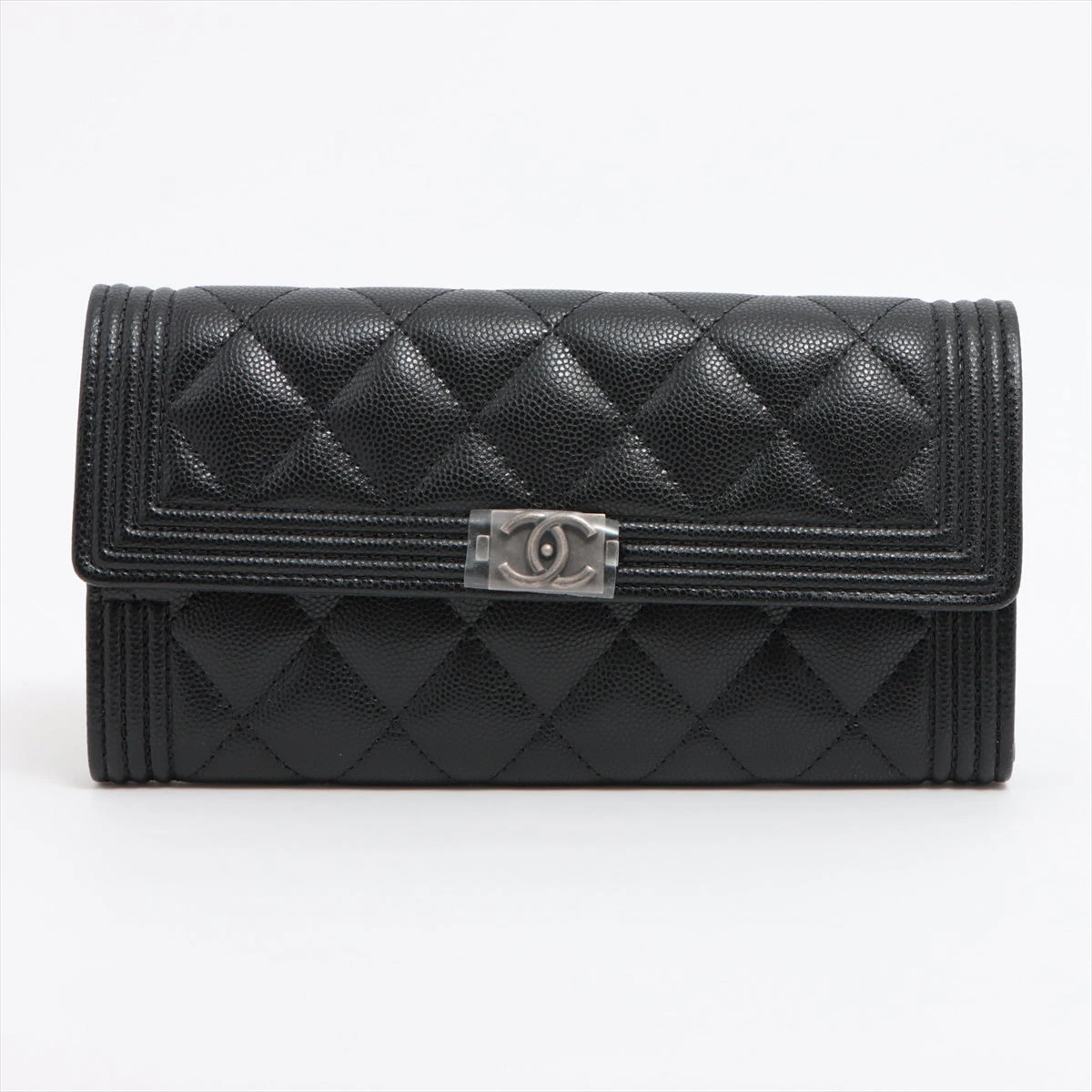 シャネル ボーイシャネル キャビアスキン 財布 ブラック シルバー金具