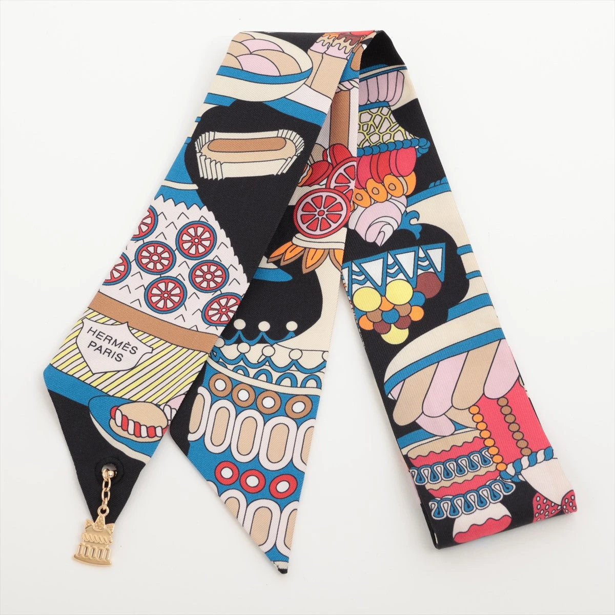 【未使用品】HERMES アステカ風シルクスカーフ HERMES(エルメス) カレ90PER ASTRA ADASTRA総柄シルクスカーフ