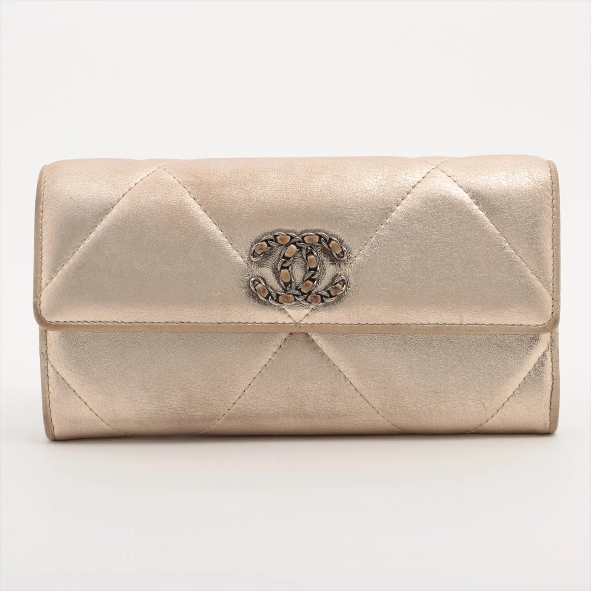 シャネル ラムスキン チェーンウォレット ゴールド金具 31番台 シャネル シャネル19 ラムスキン 財布 ゴールド シルバー金具 31