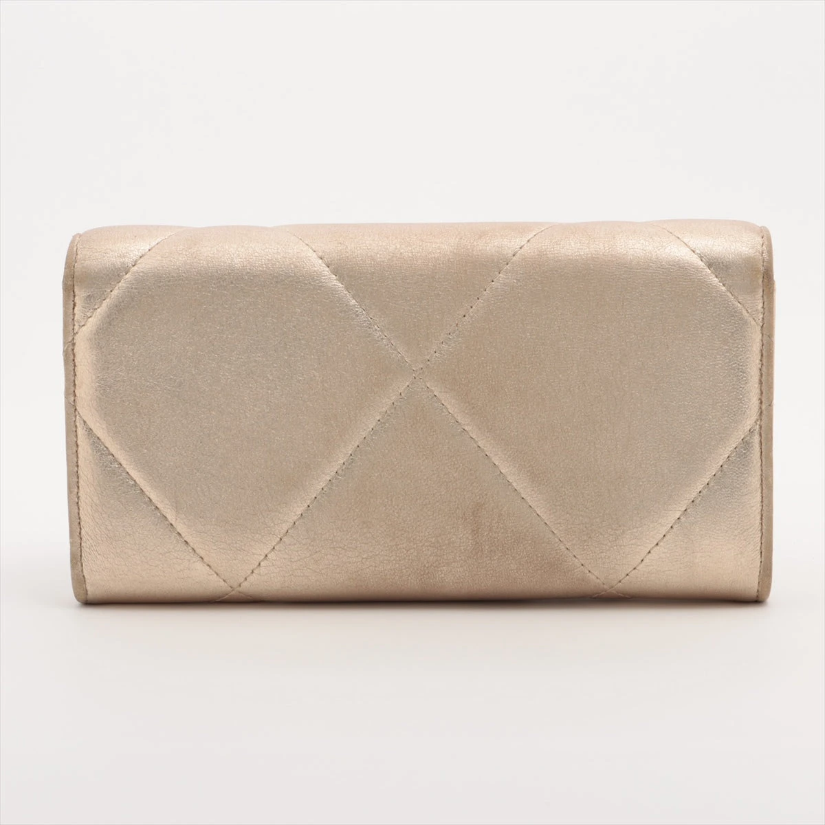 シャネル シャネル19 ラムスキン 財布 ゴールド シルバー金具 31番台