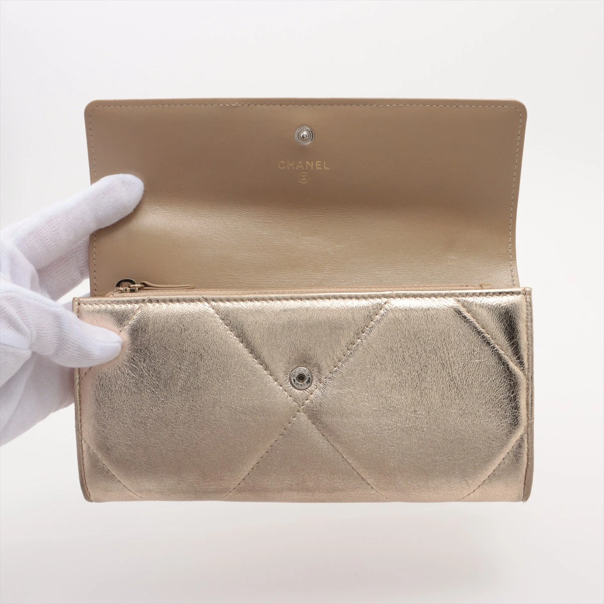 シャネル ラムスキン チェーンウォレット ゴールド金具 31番台 シャネル シャネル19 ラムスキン 財布 ゴールド シルバー金具 31