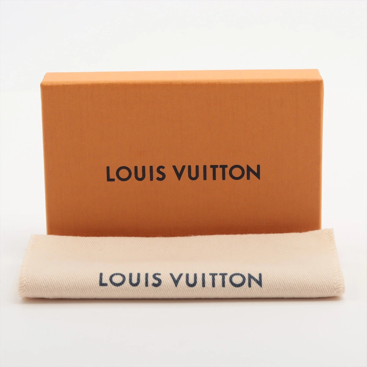 【豪華なパール&ゴールドメタル】Louis Vuitton バッグチャーム バッグチャーム・チェーン ベルト パール S00｜ルイ・ヴィトン