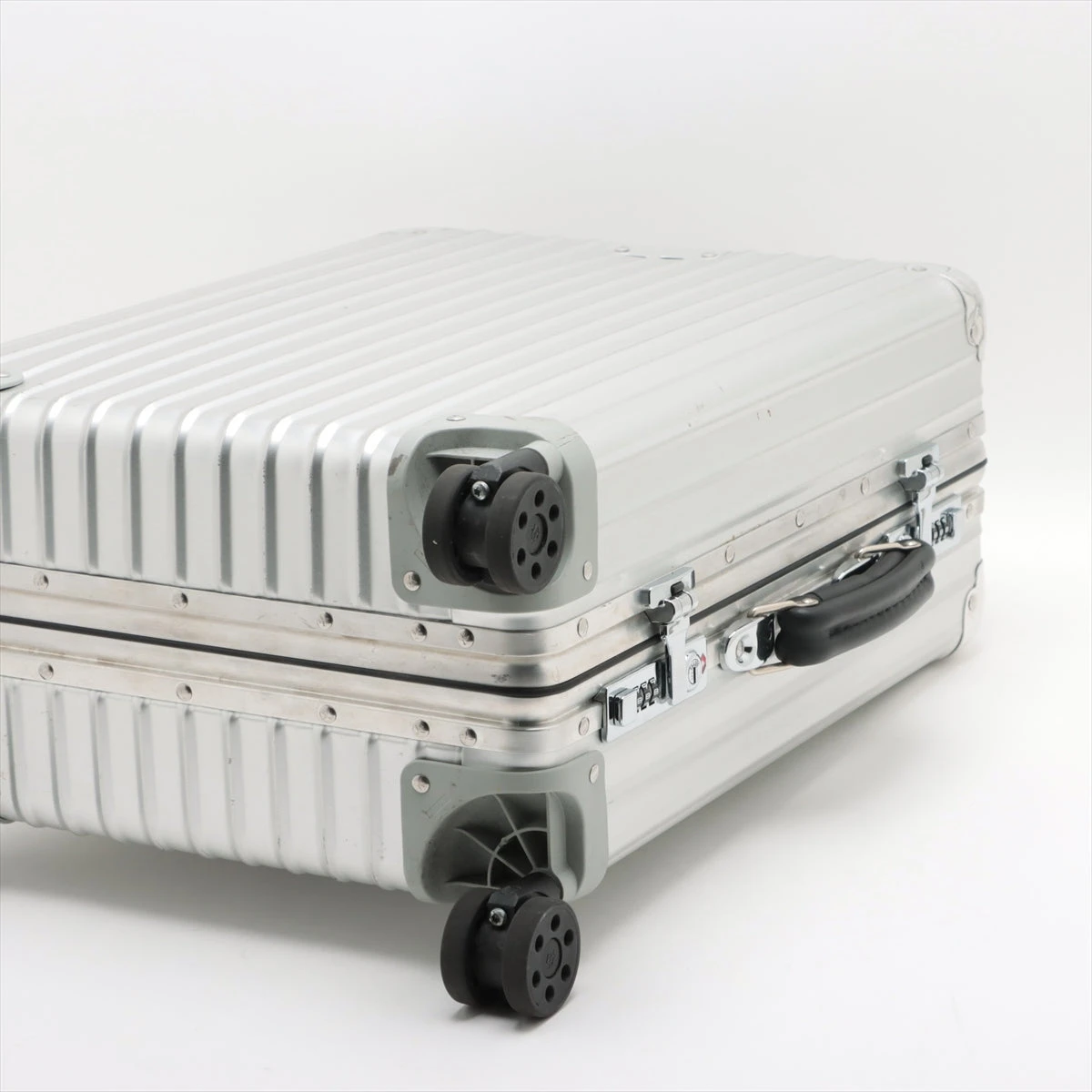 リモワ　シルバー アルミニウム キャリーケース　付属品付き 楽天市場】シルバー（ブランドリモワ）（スーツケース・キャリー