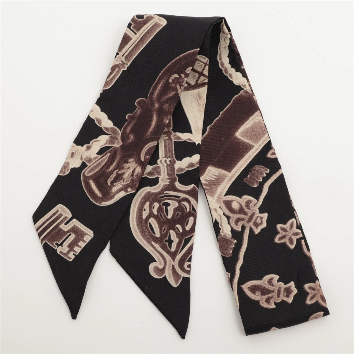 HERMES エルメス　ツイリー　スカーフ　LES　CLES　シルク　　鍵柄 エルメス ツイリー LES CLES 鍵 スカーフ シルク ブラック A3169028
