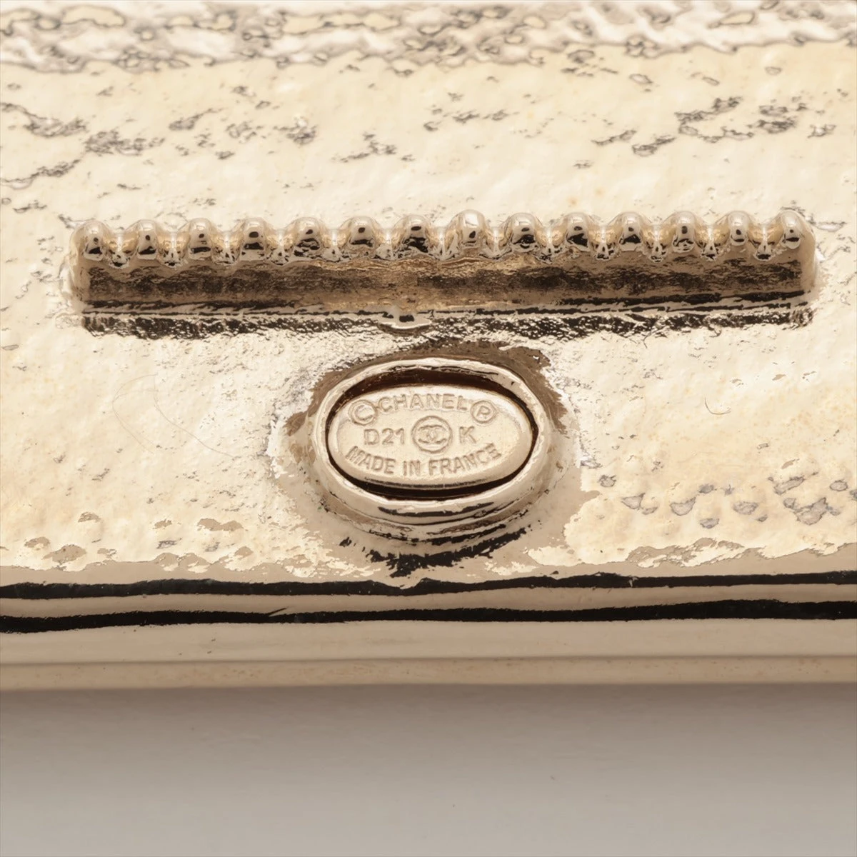 シャネル ロゴ D21K ヘアクリップ GP×ラインストーン レッド×ゴールド