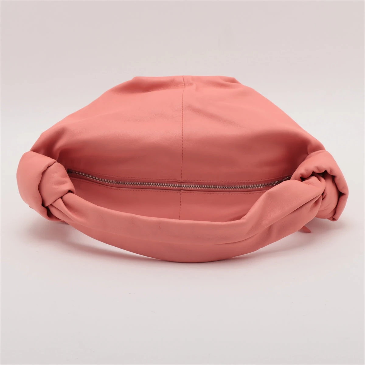【新品】BOTTEGA VENETA KNOT ナッパレザー ミニバッグ ピンク BOTTEGA VENETA Nappa Intrecciato The Mini Pouch Ribbon