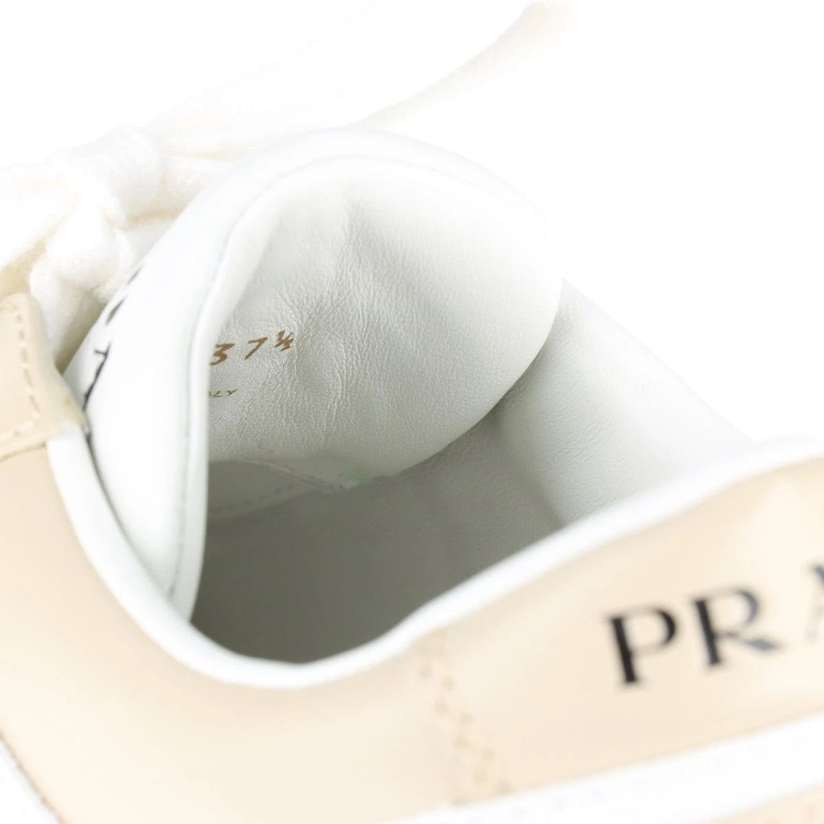 美品✨ プラダ トライアングルロゴ ホワイト レディース 23.5cm相当 美品 PRADA プラダ トライアングルロゴ サンダル ミュール 37 24