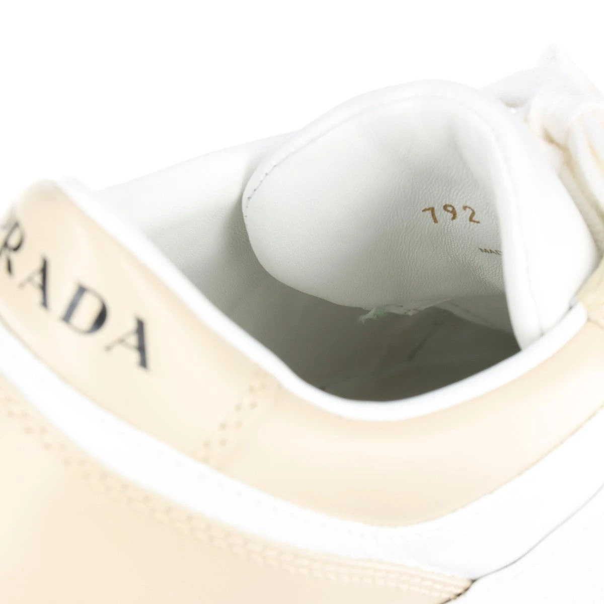 プラダ トライアングルロゴ レザー スニーカー 37.5 レディース