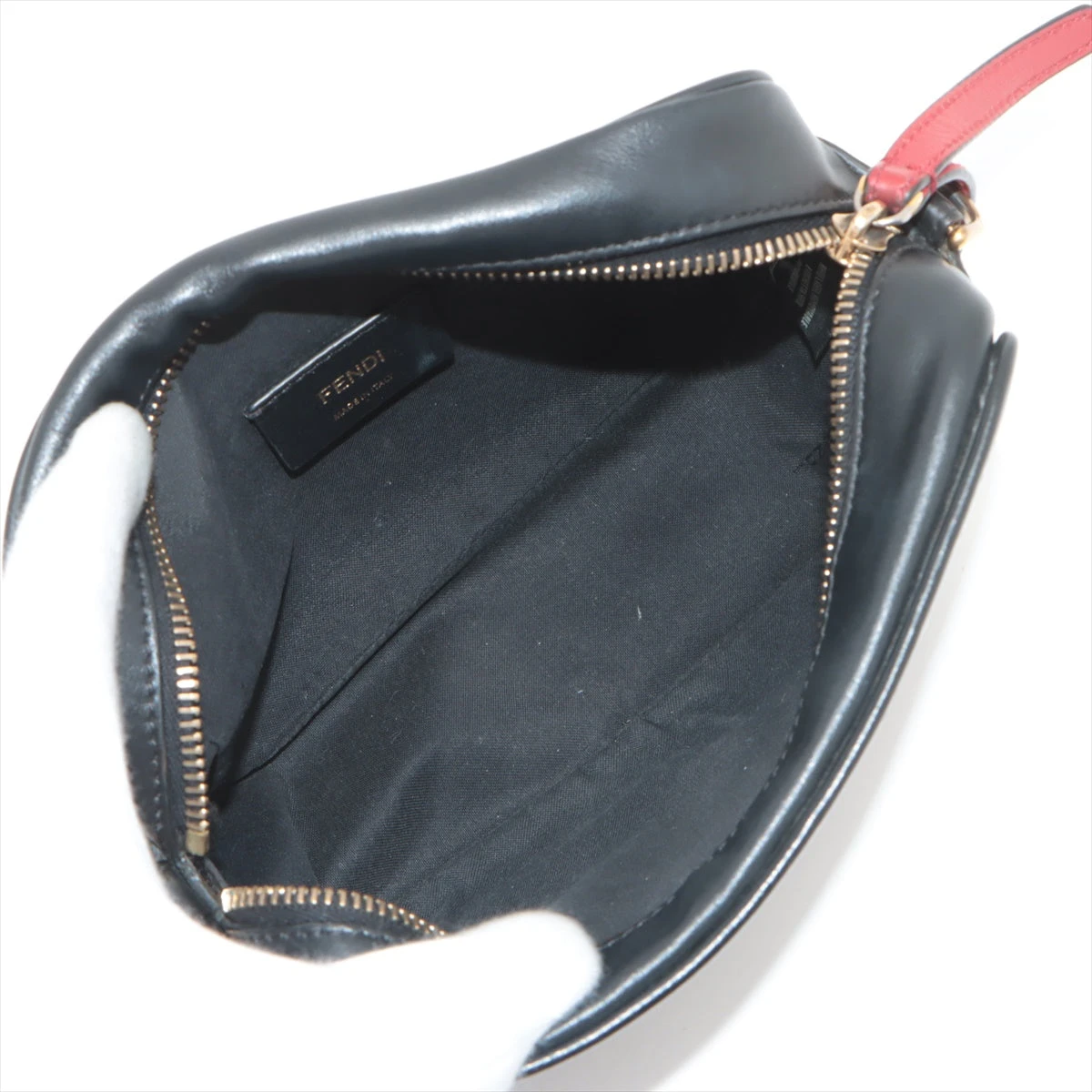 t36【美品】フェンディ　ズッカ　エンボス　ブラック　レザー　ボディバッグ フェンディ ズッカ キャム レザー ショルダーバッグ ブラック×ブラウン