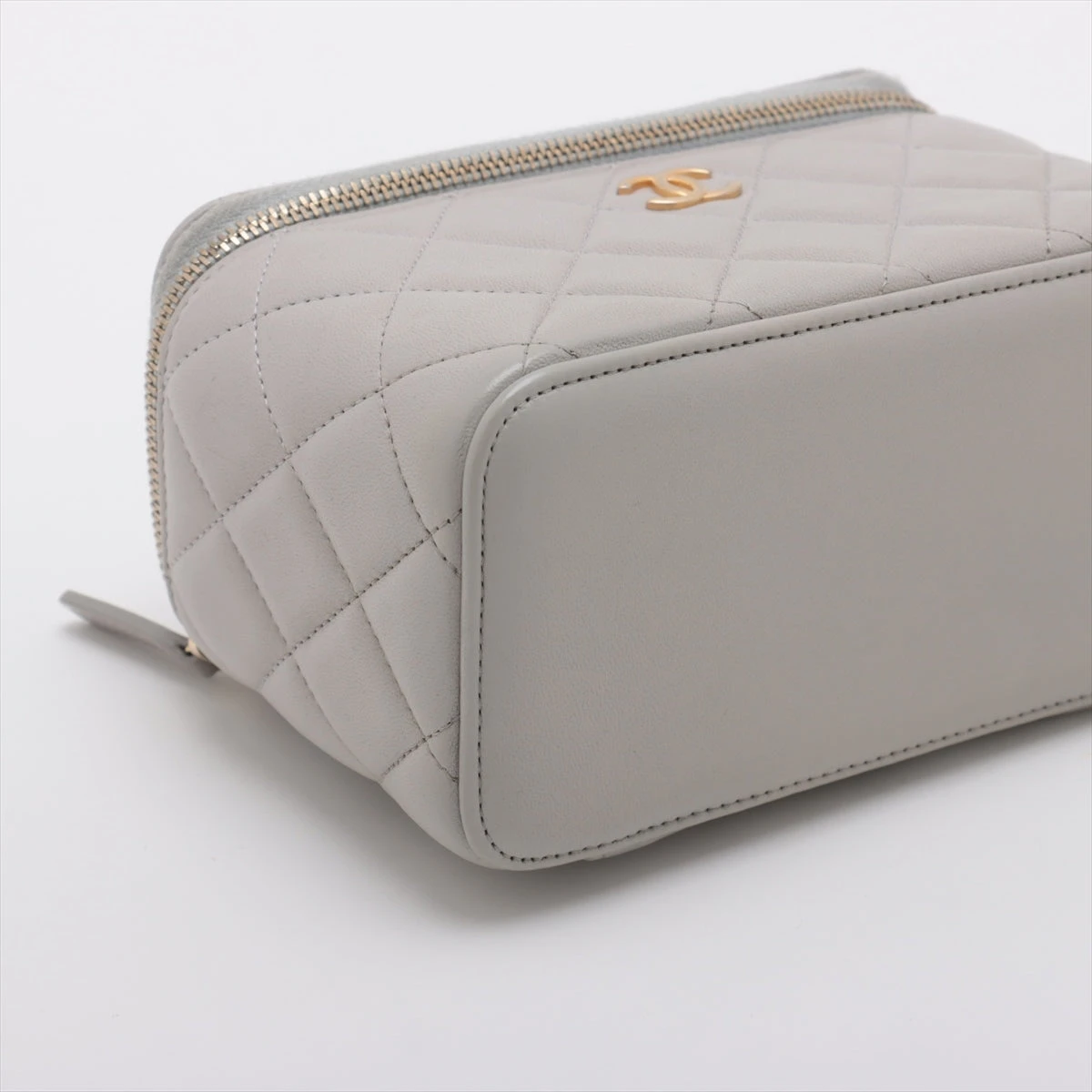 シャネル マトラッセ ラム チェーンショルダーバッグ バニティ グレー