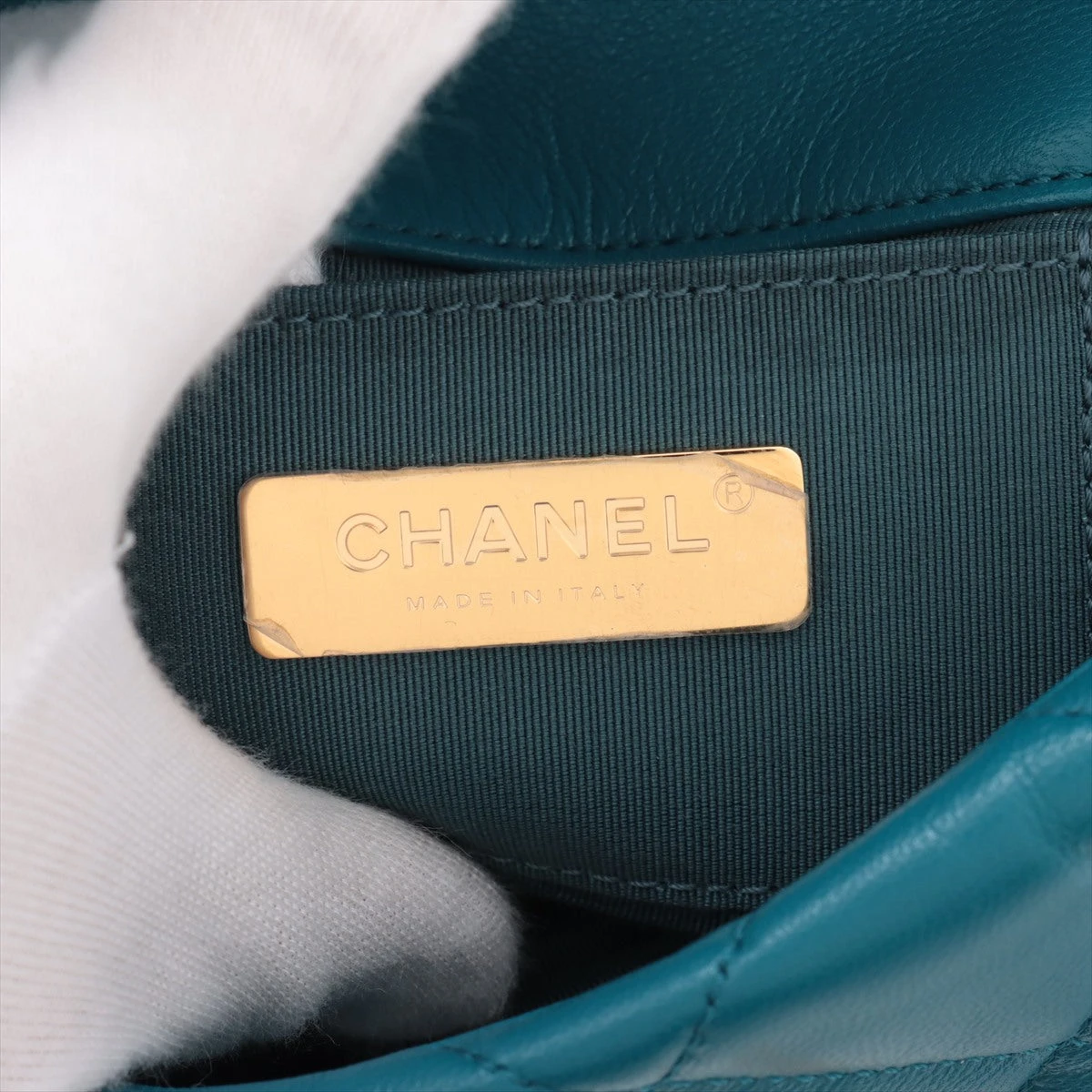 CHANEL 青 レザー ポーチ トリーバーチ TORY BURCH 化粧ポーチ 青 小物 エナメルレザー