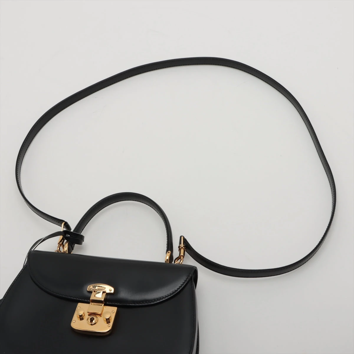 【人気モデル】ブラックレザーハンドバック25㎝未使用新品(キー&クシュレット付) グッチ レディロック レザー 2WAYハンドバッグ ブラック ミラー