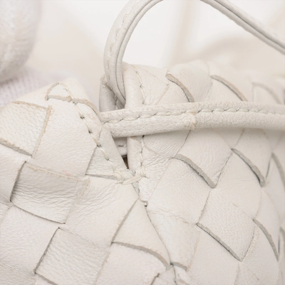 ボッテガ・ヴェネタ　イントレチャート ショルダーバッグ ホワイト レザー Bottega Veneta ボッテガ・ヴェネタ イントレチャート