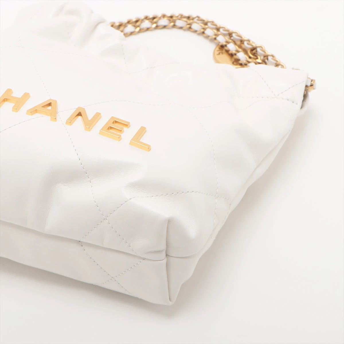 シャネル シャネル22 ミニ シャイニーカーフスキン チェーンショルダー  