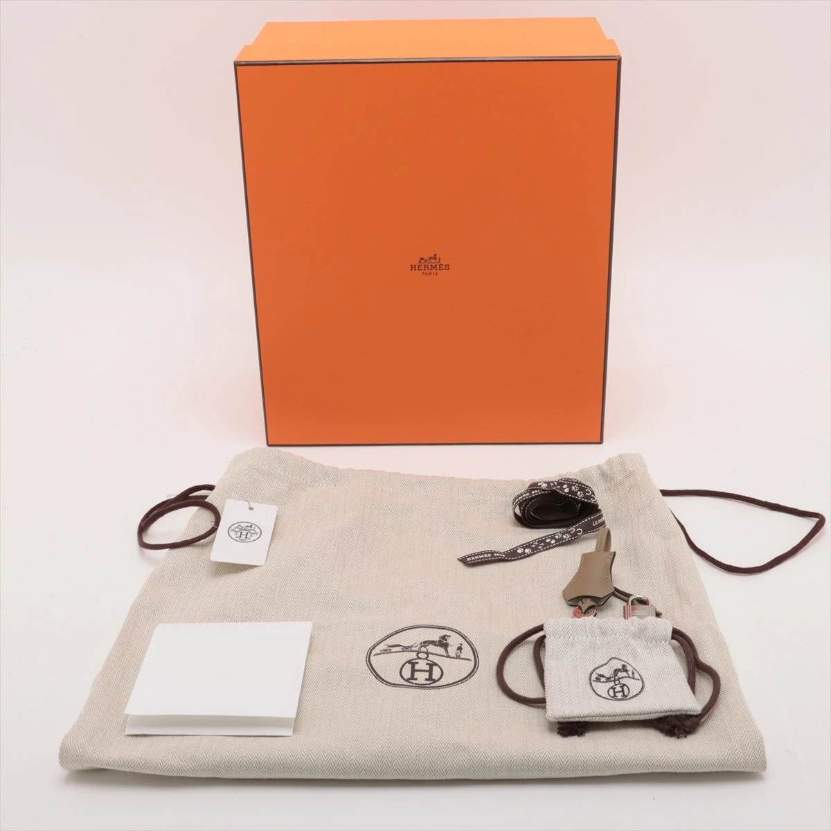 『新品未使用』HERMES カルヴィ ベージュマルファ HERMES 【新品未使用】エルメス カルヴィデュオ エバーカラー ベージュ