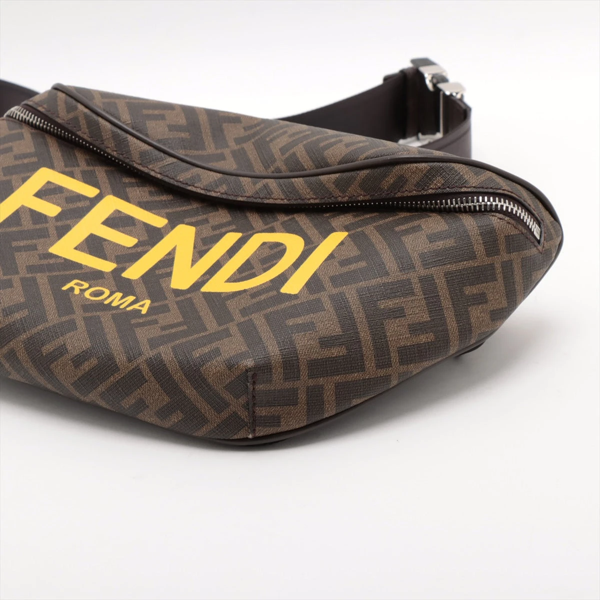 最終価格】FENDI フェンディ ボディバッグ 7VA562 ズッカ ブラウン