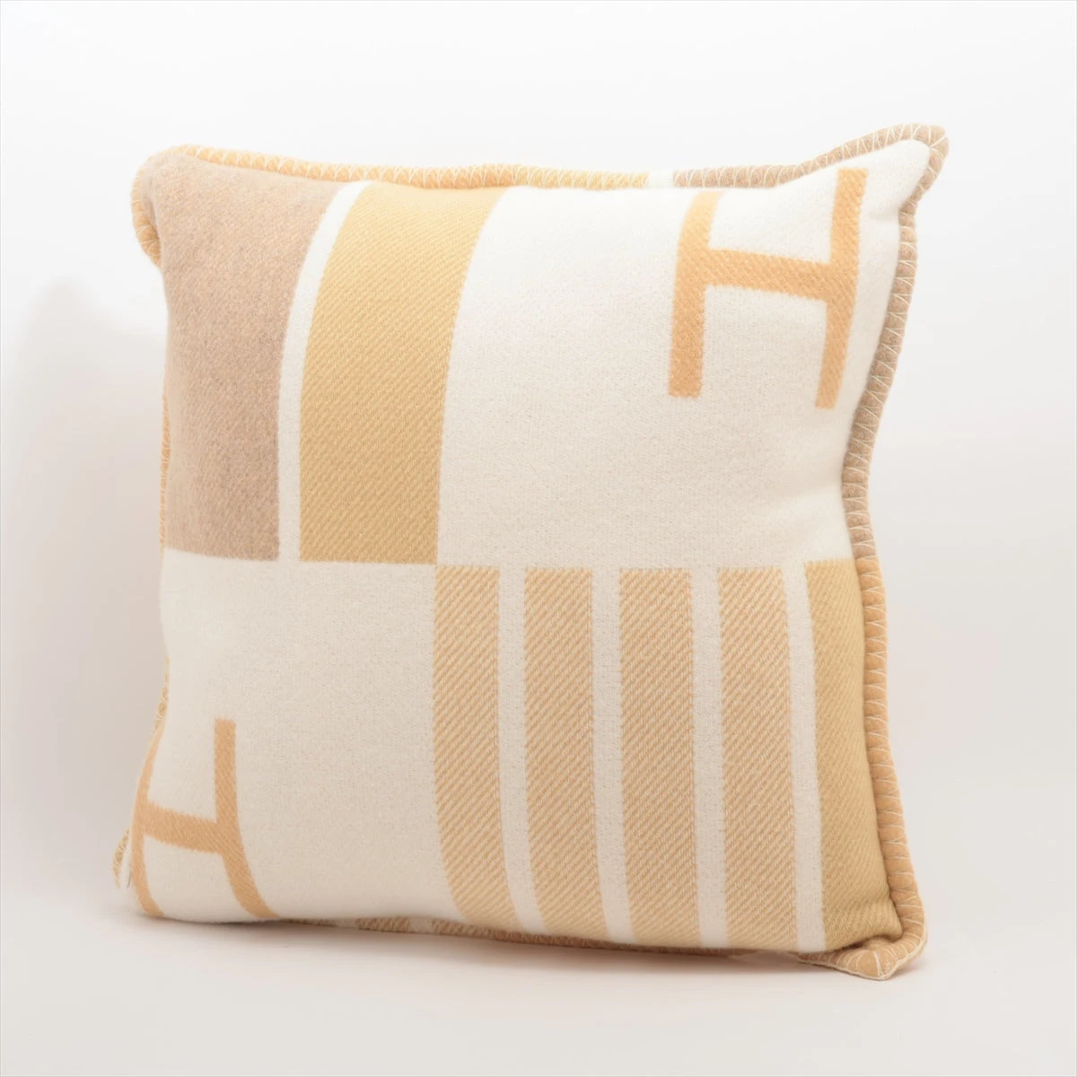 エルメス アヴァロン ヴィブラシオン クッション ウール×カシミヤ