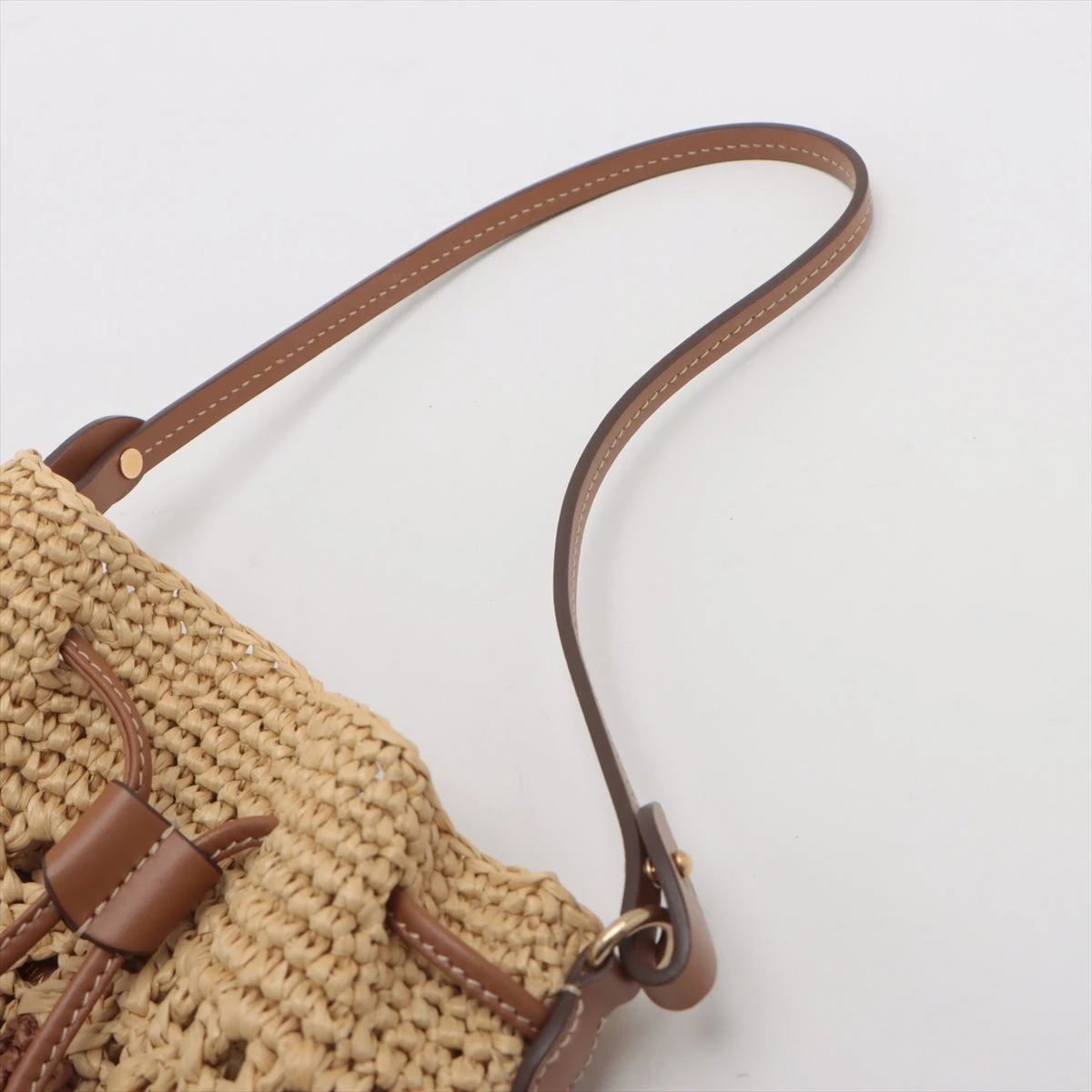 お買い得！！★ ミュウミュウ ★ クロシェ ショルダーバッグ ミュウミュウ クロシェ ラフィア×レザー ショルダーバッグ