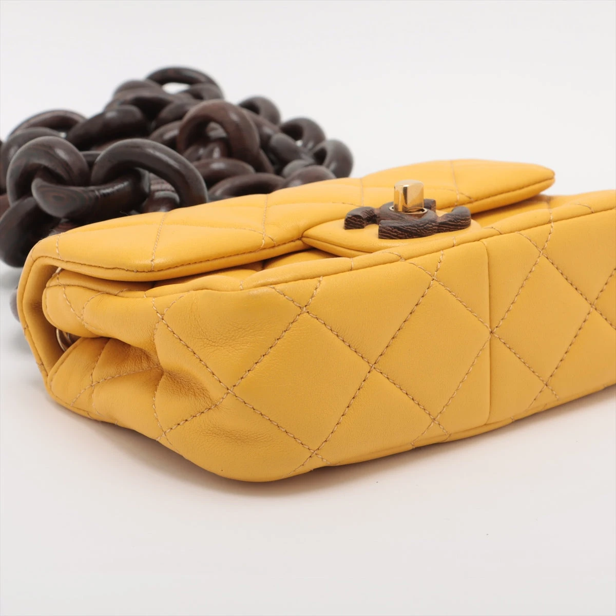 シャネル ミニマトラッセ ラムスキン チェーンショルダーバッグ