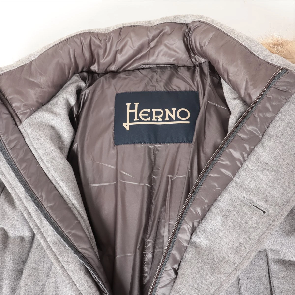 美品✨ヘルノ カシミヤ シルク ダウンコート ロング丈 ファー グレー 38 M 美品✨ヘルノ カシミヤ シルク ダウンコート ロング丈 ファー