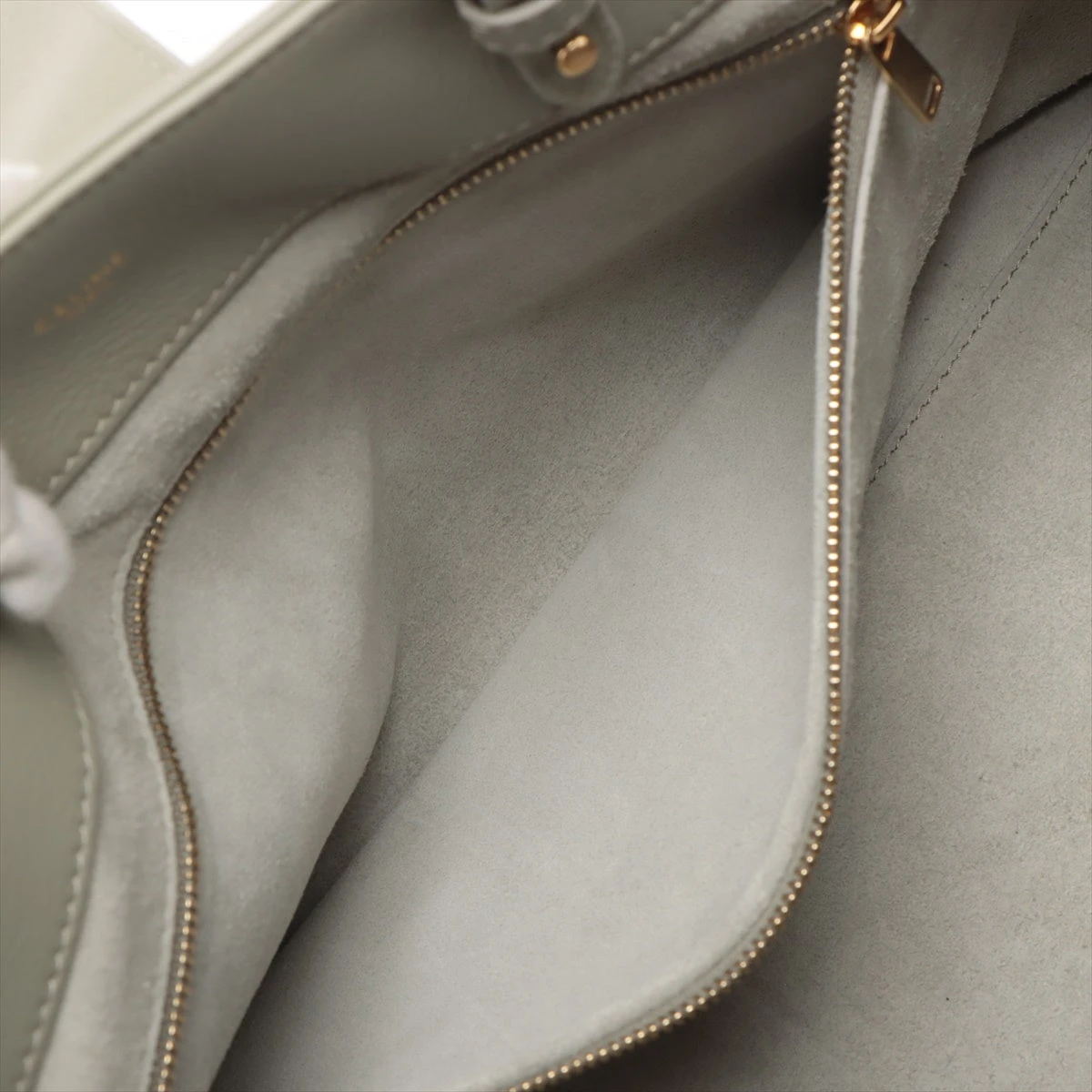 【CELINE】ミディアム アポリーヌ バッグ カーキ CELINE Shiny Calfskin Medium Triomphe Soft Khaki 1364434
