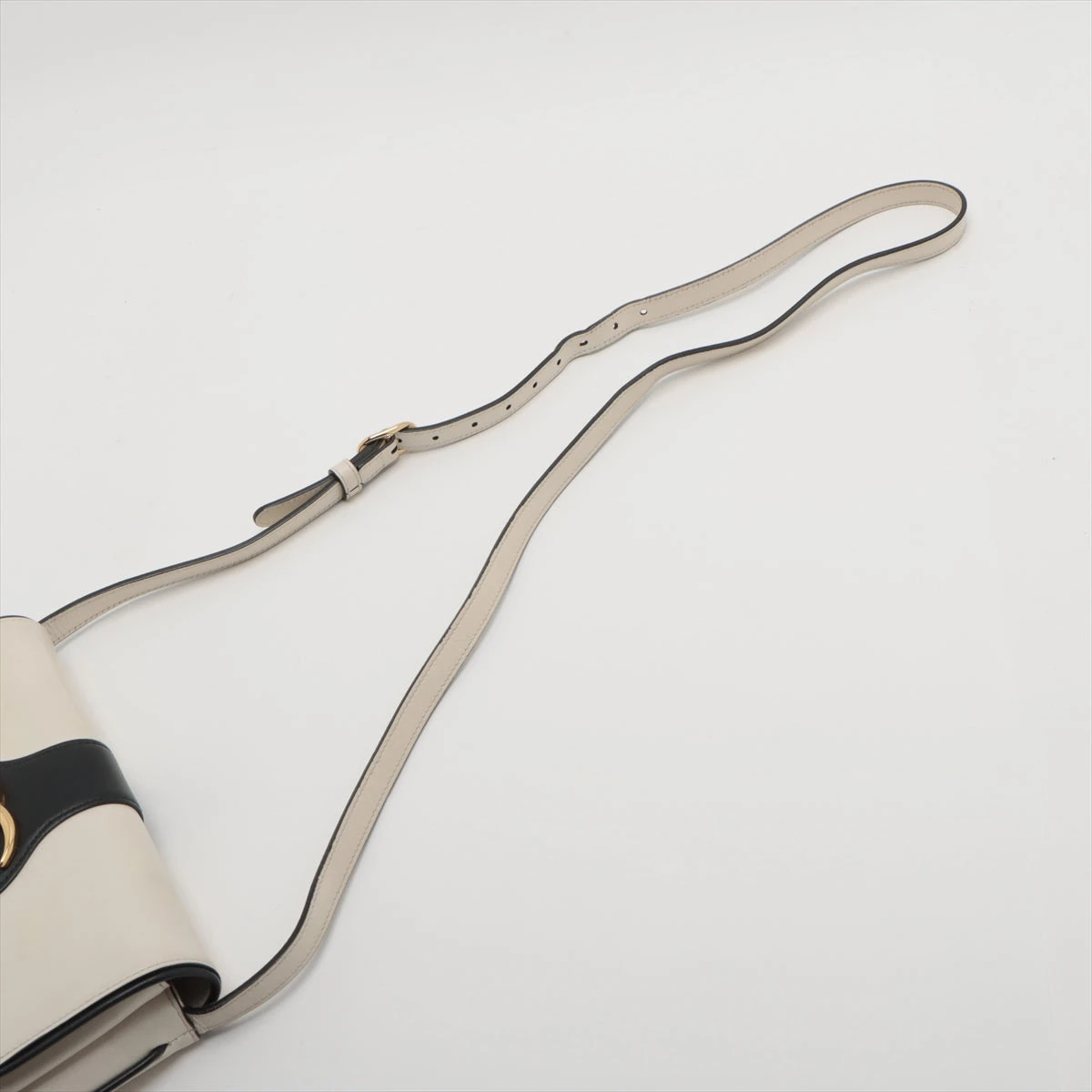 【極美品】 グッチ GGマーモント アリー ショルダーバッグ 550129 GUCCI グッチ GGマーモント アリー スモール 斜め掛け
