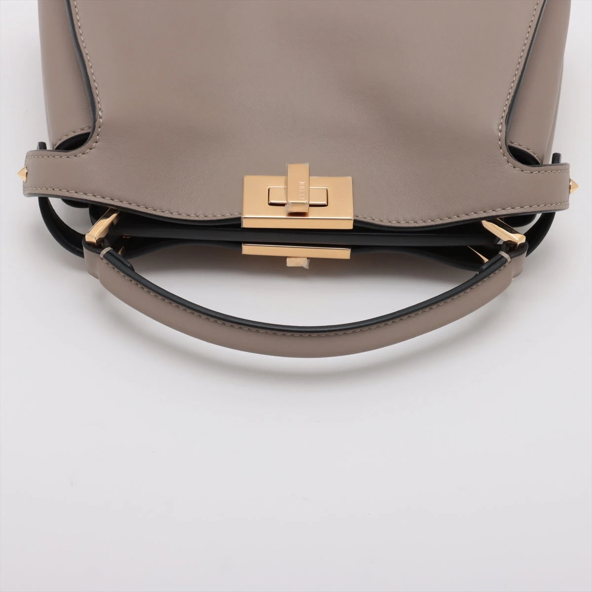 FENDI フェンディ ピーカブー エッセンシャリー ハンドバッグ 2way 楽天市場】【中古】フェンディ ピーカブー アイコニック