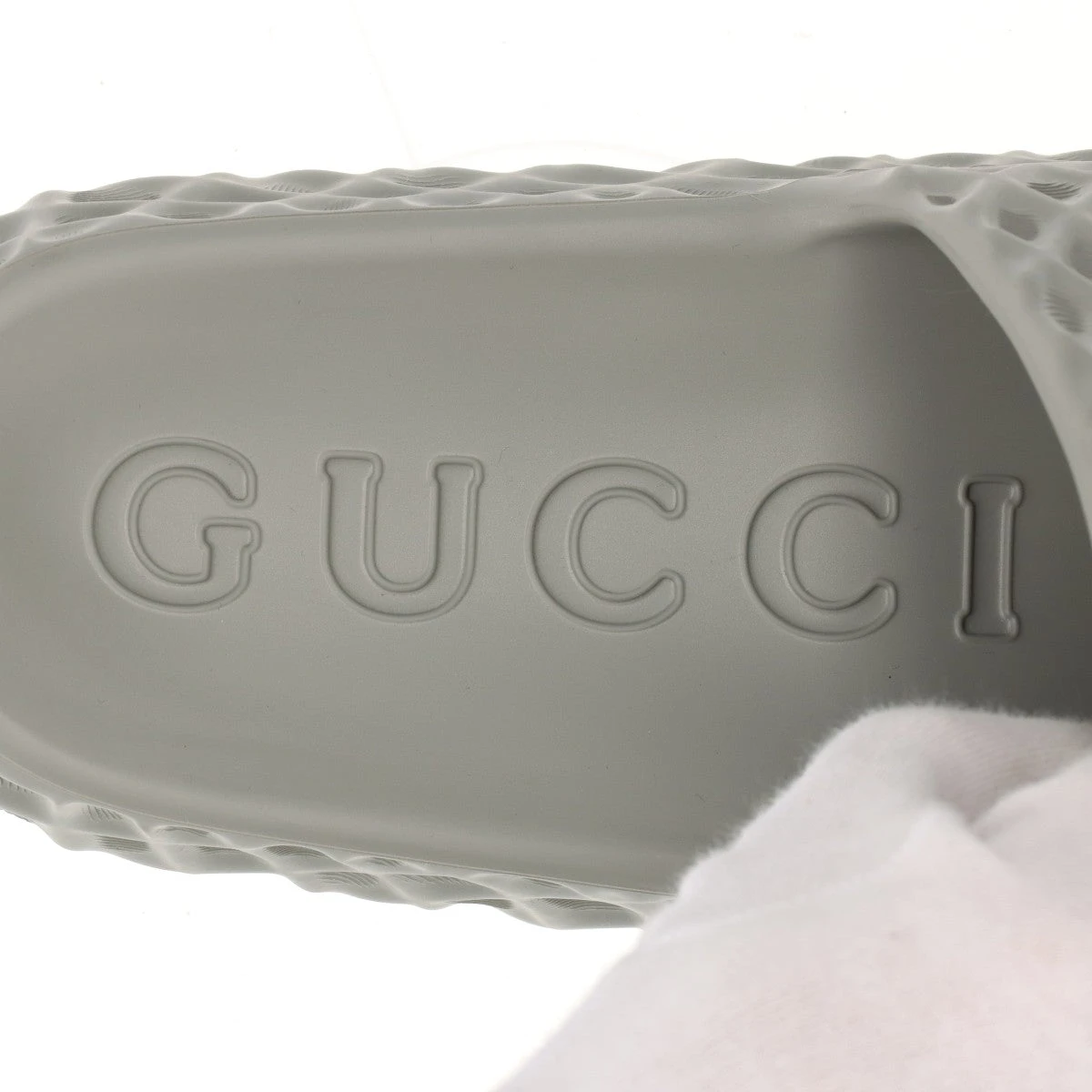 新品!GUCCI (グッチ) インターロッキングG ラバーサンダル グレー グッチ インターロッキングG ラバー サンダル 8 メンズ グレー